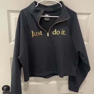 Women’s Nike cropped zip up sweatshirt